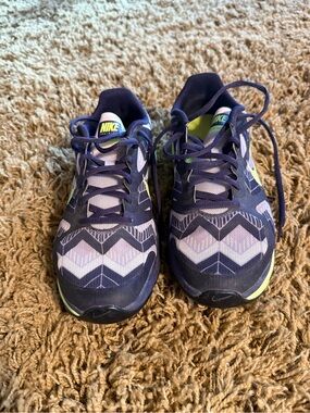 Nike Chevron Tennis Shoes | 8.5 Women’s